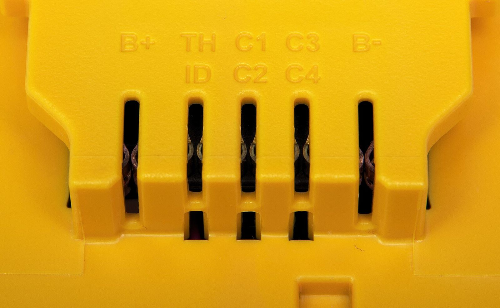 Terminal contacts on a cordless power-tool battery pack