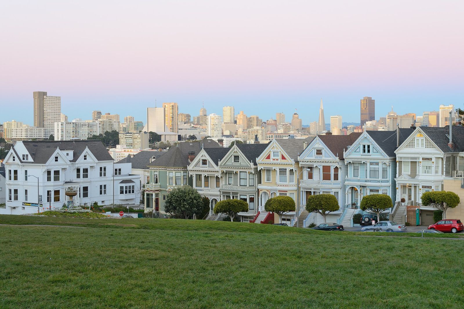 Victorian Painted Ladies houses by Alamo Square with the San Francisco skyline behind